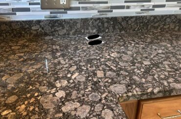 Backsplash / countertop color