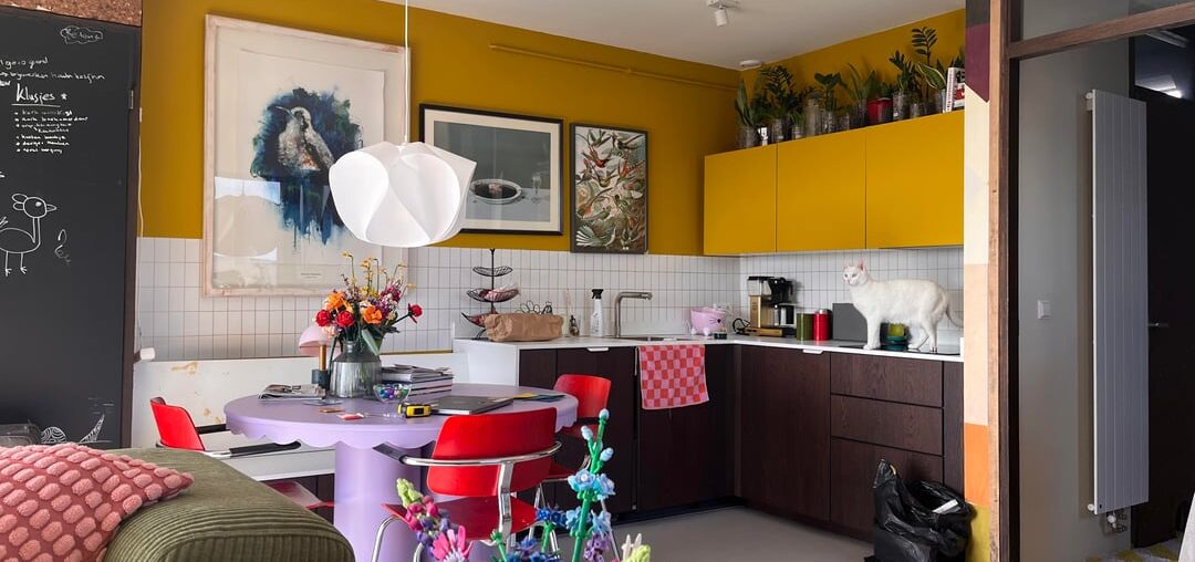 I did it! (With wallpaper in stead of tiles ;) )