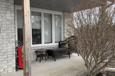 What stain color should I go with for these posts?