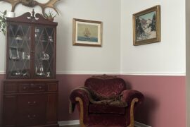 What colour would you paint the middle trim?