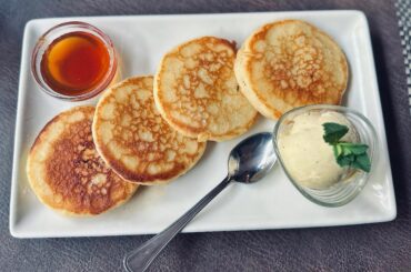 Pancakes with toffee syrup and ice cream
