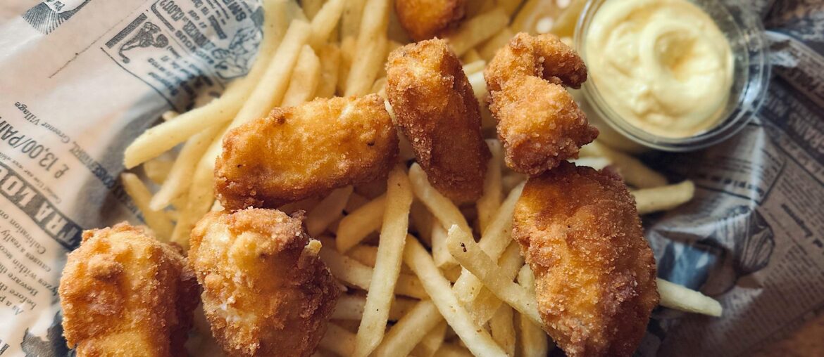 Cod in cornbread, fries and lemon mayonnaise