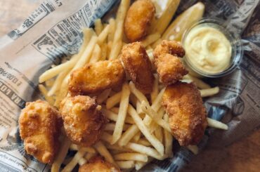 Cod in cornbread, fries and lemon mayonnaise