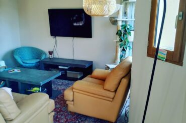 Can I make the giant arc floor lamp work in this room, or does it need to go??