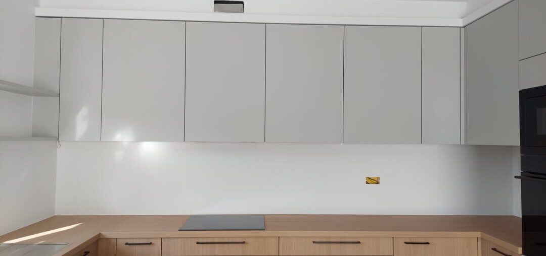 What backsplash to connect the cabinets?