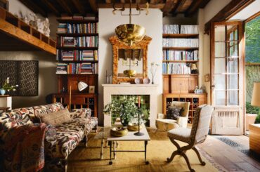 West Village warehouse building apartment that opens up to a courtyard garden, Lower Manhattan, New York City [5000x3727]