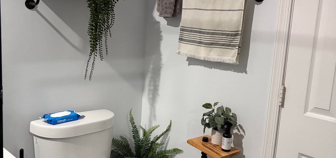 I hare my bathroom!! Any suggestions?! I hare my bathroom!! Any suggestions?!