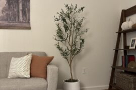 How can I add to this empty corner? Floor lamp？