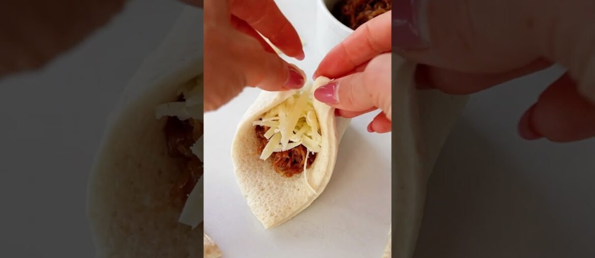 French Onion Soup Stuffed Garlic Knots (Better Than the Real Thing!)  #recipe