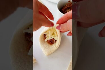 French Onion Soup Stuffed Garlic Knots (Better Than the Real Thing!)  #recipe