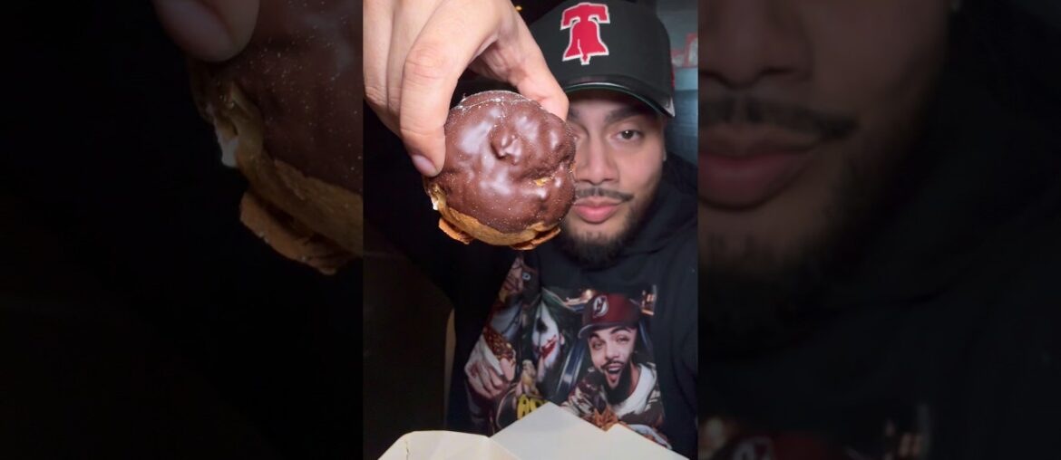 Trying Cream Puffs in Chinatown #food #fyp #foodie