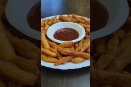 Spicy Garlic French Fries 🤤🍟 #shorts #food #viral #trending #garlicfrenchfries #frenchfries #cooking