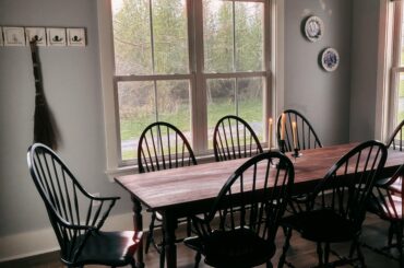 I live in an American colonial and couldn’t find the right table. So I just built one for the space.