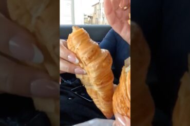 Probando croissants en Francia  #youtubeshorts #travel #trend #croissant #pastry #france #frenchfood