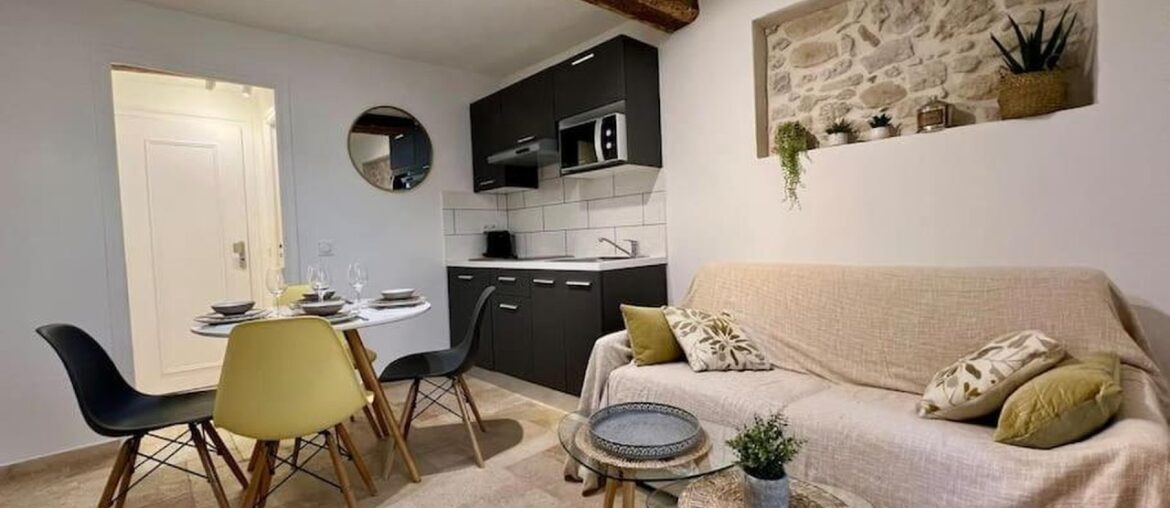 2P Remparts Vieil Antibes | Juan-les-pins, France | Hotel Review 🏩