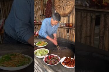 Do you like this kind of stool?#gourmet food#rurallife#Sitting on a podium