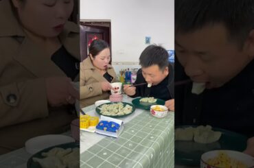 Funny eating and broadcasting