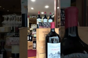 Exploring the wine stores of Saint Émilion 🍷🇫🇷🛍️