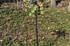 Can anyone identify this exact spinner decoration?