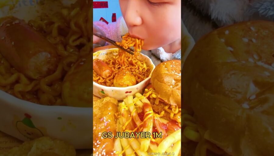 Burger + French fries + Spicy instant noodles#gourmet food#immersivedining# eatbang#immersiveeokbang