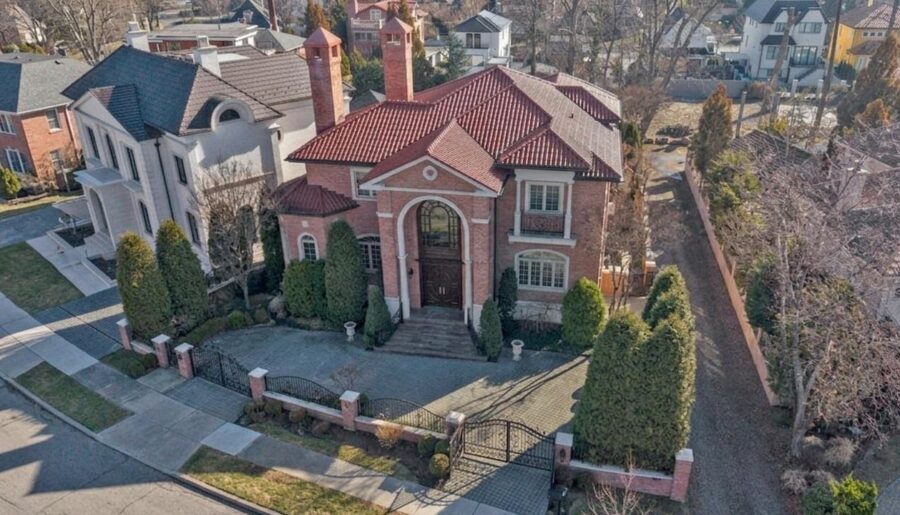 12 Point Crescent, Malba, NY