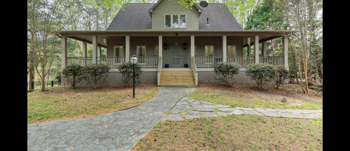 Lakefront Estate with Guest House