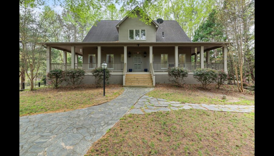 Lakefront Estate with Guest House