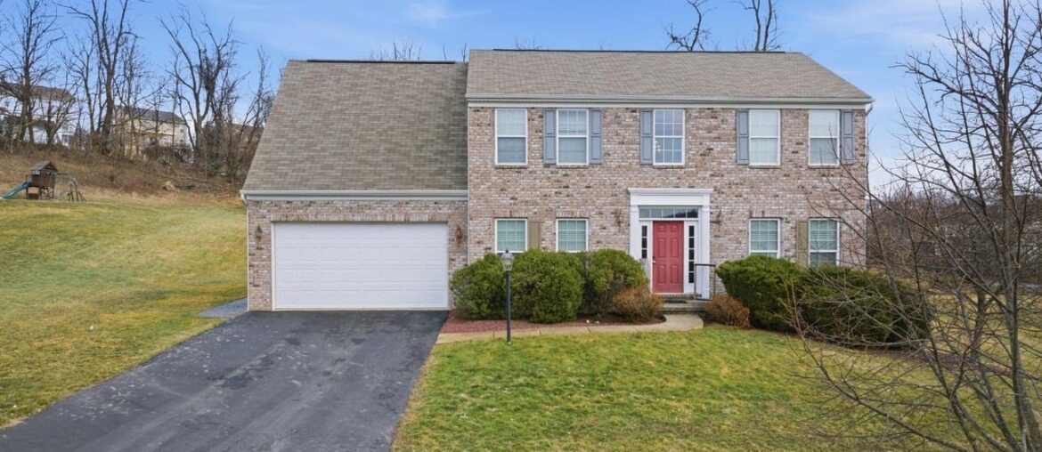 11621 Beacon Dr, North Huntingdon, PA