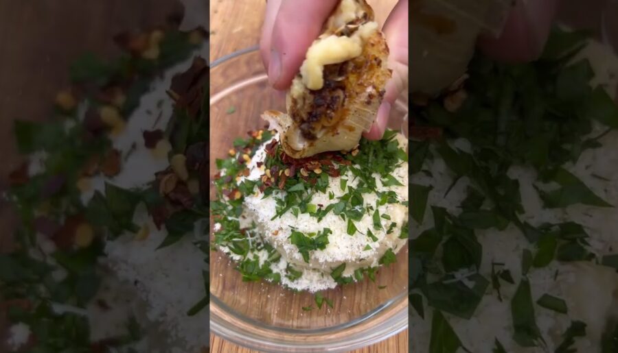 Cheesy Garlic Bread 🧄🧀🥖 . This bread is so easy & delicious — makes a great snack! . Here’s how I