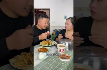 Funny eating and broadcasting