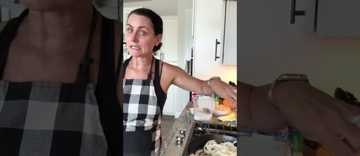 I think it’s safe to say we’re just going to eye ball everything 🤣 French Onion Chicken Orzo Bake I think it’s safe to say we’re just going to eye ball everything 🤣 French Onion Chicken Orzo Bake