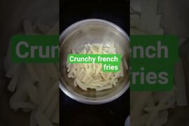 Ghar pe banaye crispy 🥖🍟 fries#shorts#shortsvideo#youtubeshorts #shortvideo