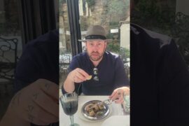 Snail Sandwhich!... #mattdavetravels