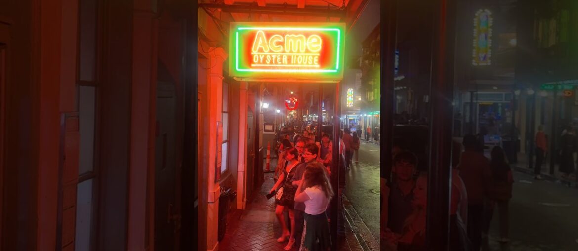 I Tried the Famous Chargrilled Oysters in New Orleans | Acme Oyster House 🦪