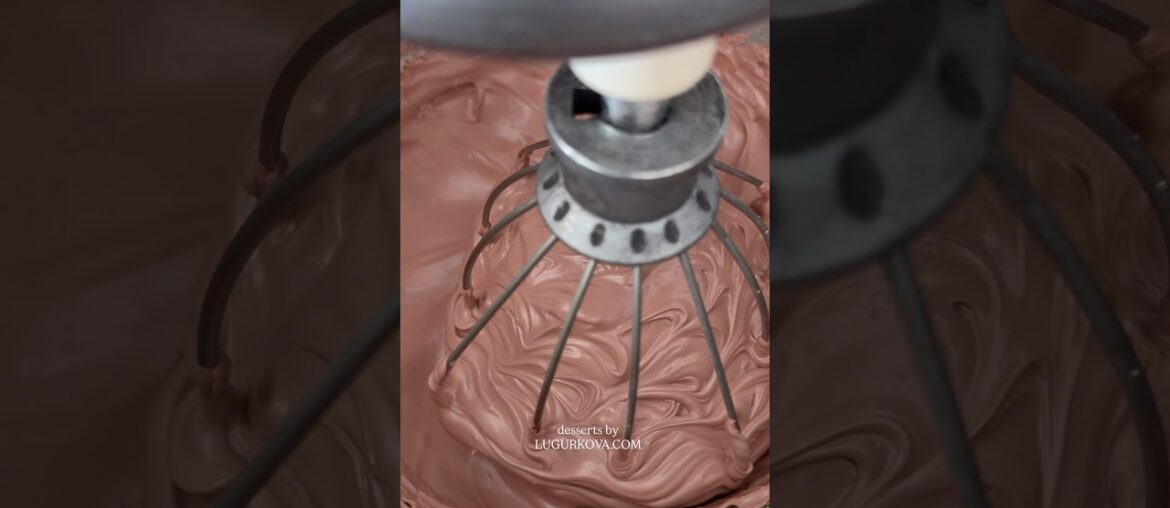 French meringue macarons 🕊️ Video lesson available for purchase on my website lugurkova.com