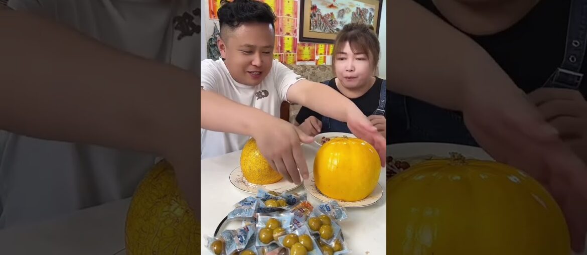 A big surprise was hidden inside the pomelo#Oh my god, it smells so good #What to eat today