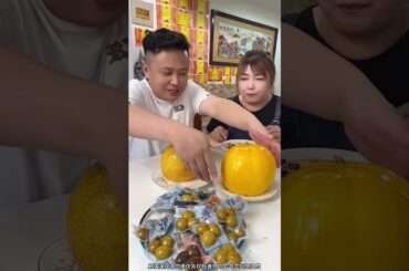 A big surprise was hidden inside the pomelo#Oh my god, it smells so good #What to eat today