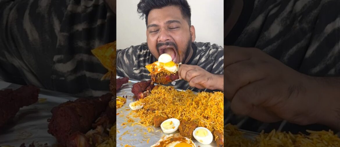 CHICKEN LEG PIECE ke uppar BIRYANI & HALF FRY ka GOLA😱🔥 #shorts #eating #foodie