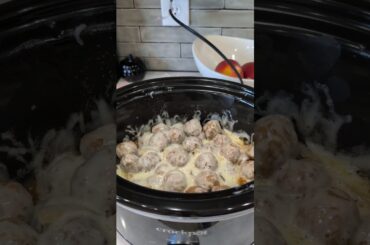 EASY FRENCH ONION CROCKPOT MEATBALLS 🧆 #crockpot #easy #easyrecipe #cooking #sahm #shorts #food