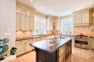 ✨🏠FRESH NEW PRICE✨1373 Glenbrook St, Coquitlam🏠  $3,198,000