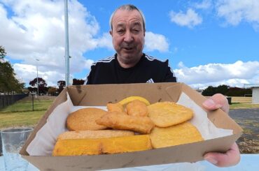 Can I Get Round Potato Things For Under $2 ( Lets Try Harry’s Snack Shack Glen Innes NSW )