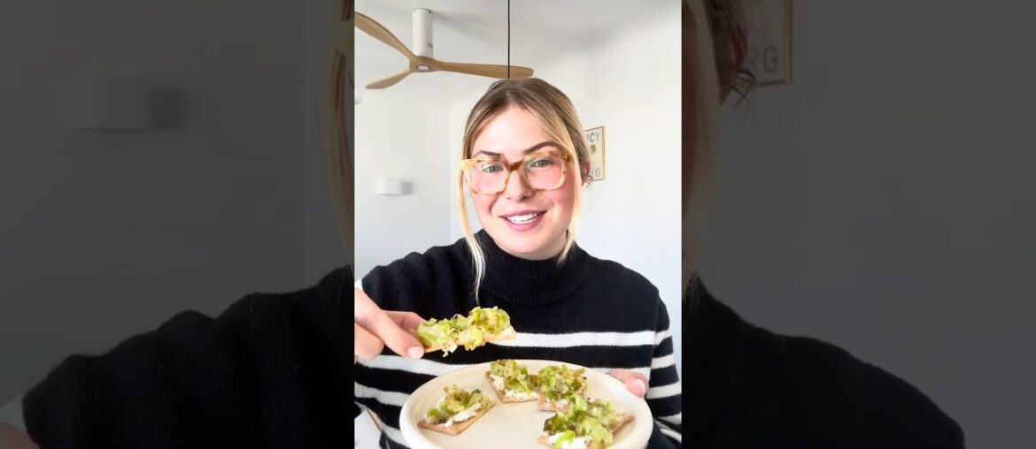 Apéro Hour: Let’s Make Sautéed Leeks on Cheesy Toast! #sooodelicious