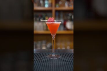The only French Martini recipe you’ll ever need. 🍸✨