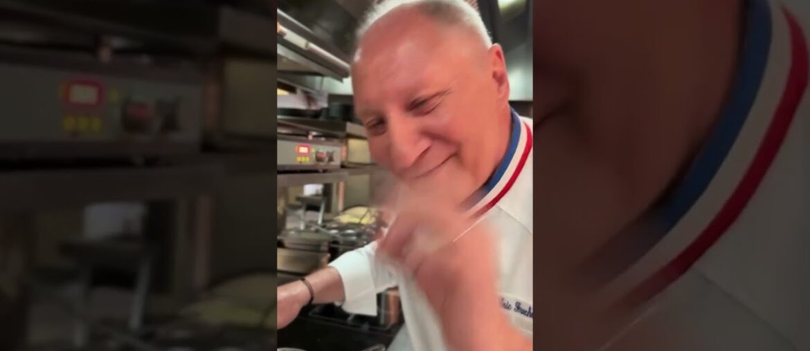 Ça fait presque 10 ans que le Chef @ericfrechon détient le titre de meilleure saucisse purée de Pari