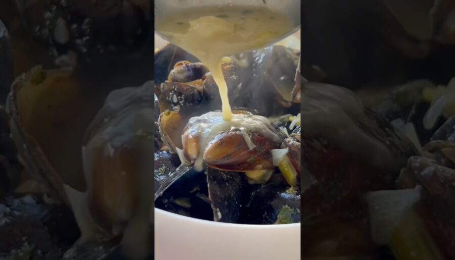 You’ll Dream About These Mussels Tonight 🤤🦪 #authenticfrench #homecooking #shorts