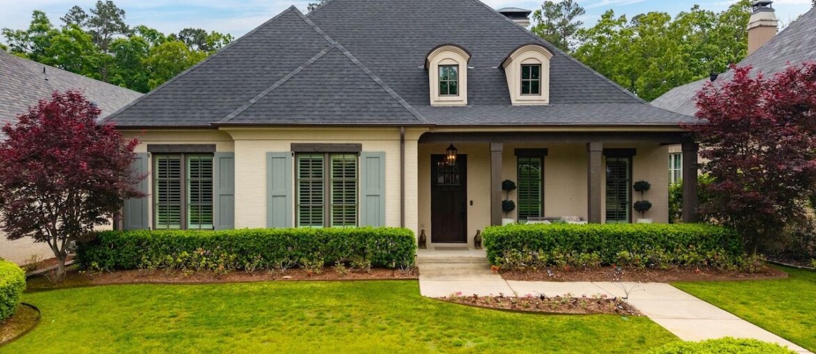 Luxury Living in Chenal | 18 Hallen Court | Gated Hallen Court Home Near Chenal Country Club