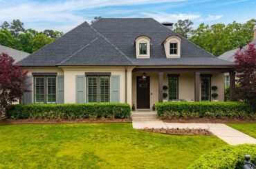 Luxury Living in Chenal | 18 Hallen Court | Gated Hallen Court Home Near Chenal Country Club