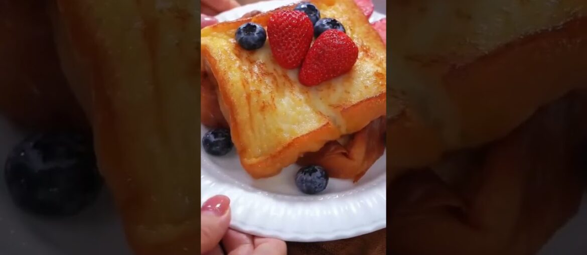 The Ultimate Gourmet French Toast! 🍞🍓 Super Fluffy & Easy Recipe #Shorts #Cooking