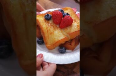The Ultimate Gourmet French Toast! 🍞🍓 Super Fluffy & Easy Recipe #Shorts #Cooking
