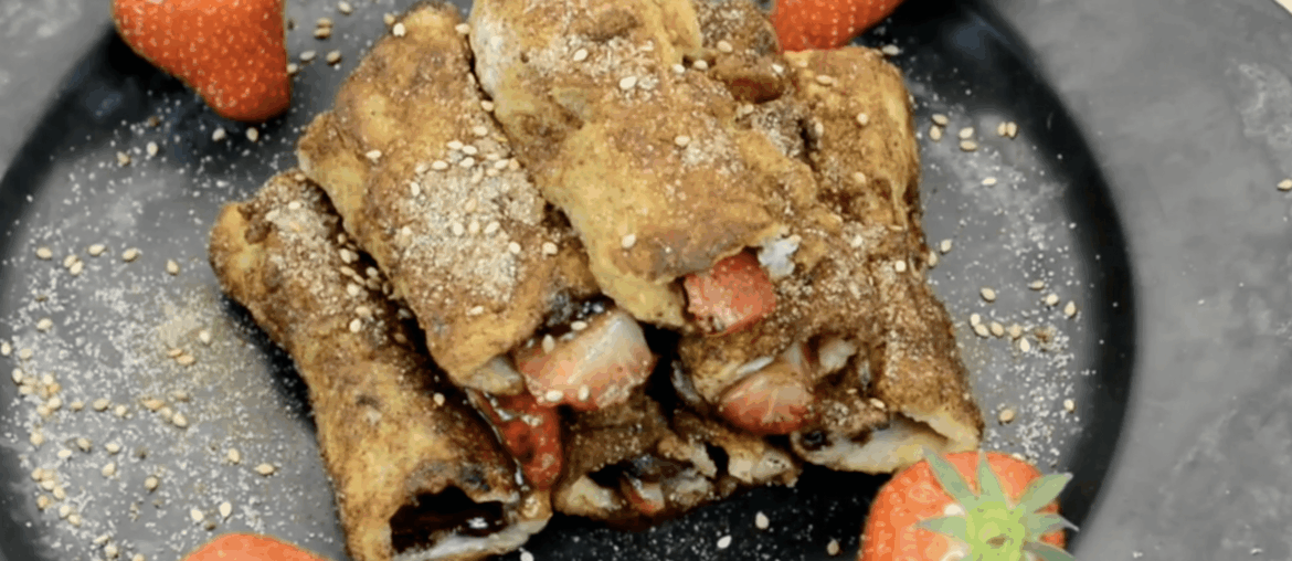 Choco Creme strawberries HotDog's, fresh tasty sweetness with the special(particular) Fiff, from cinnamon & sugar